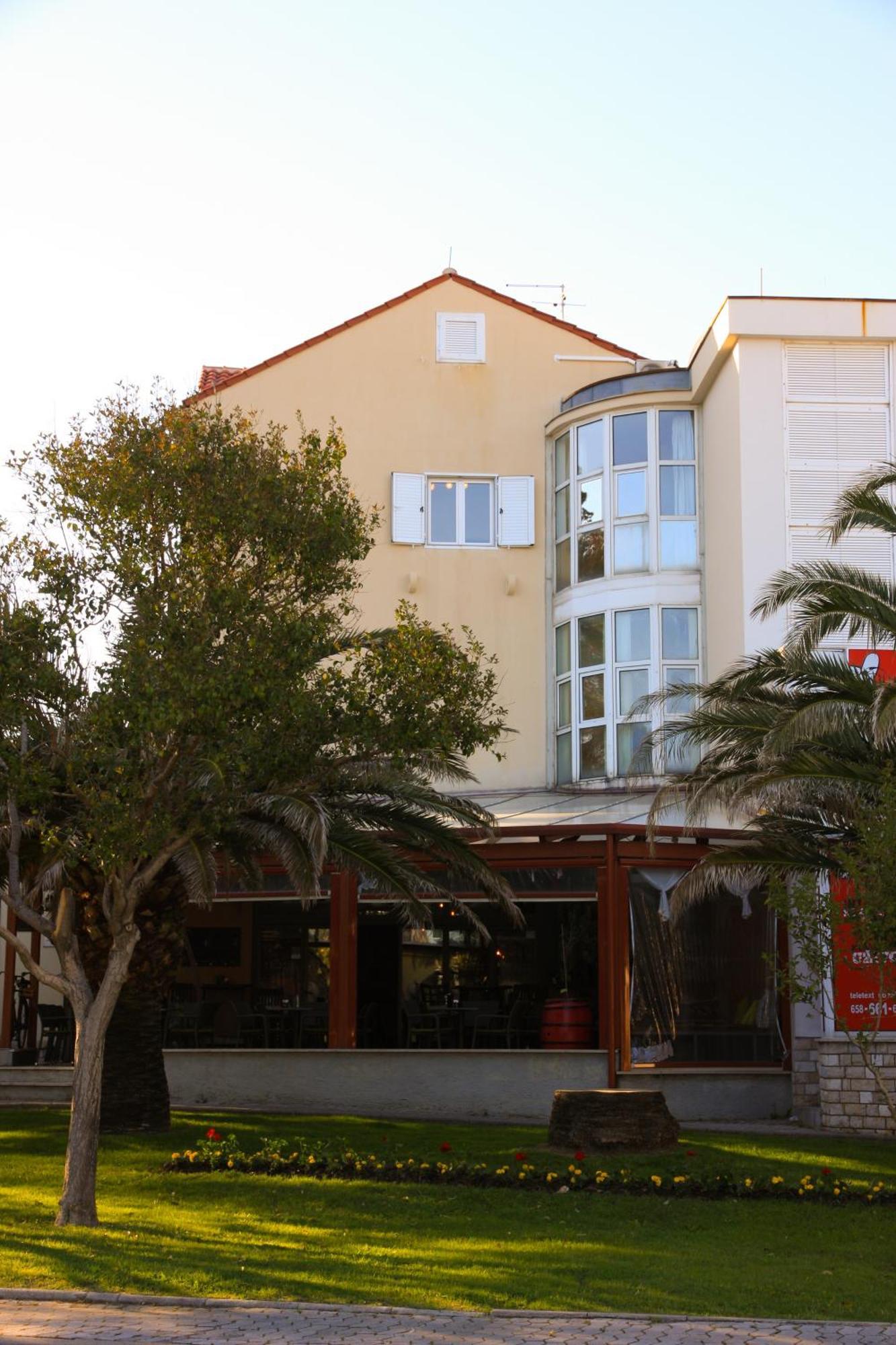 Citypark Apartment Palit Екстериор снимка